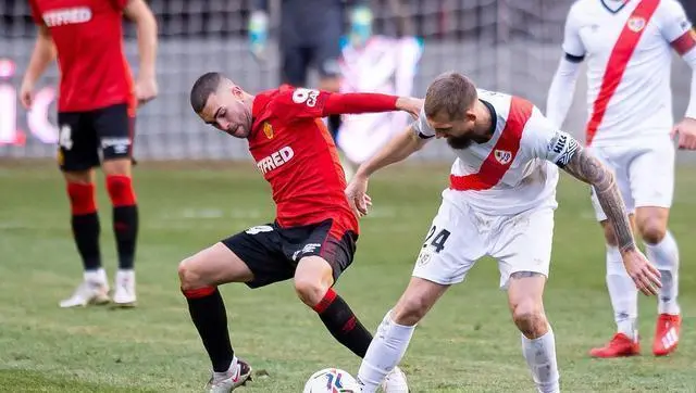 包含塞维利亚队员备战：“冲击联赛前四名！”的词条